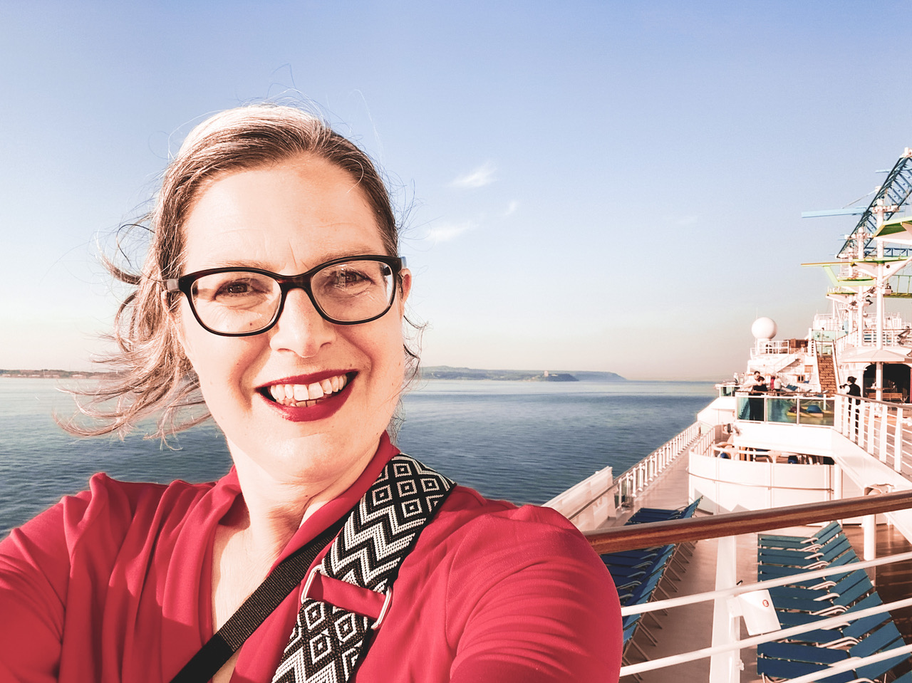 Kirsten Rick an Deck auf dem Kreuzfahrtschiff Costa Venezia