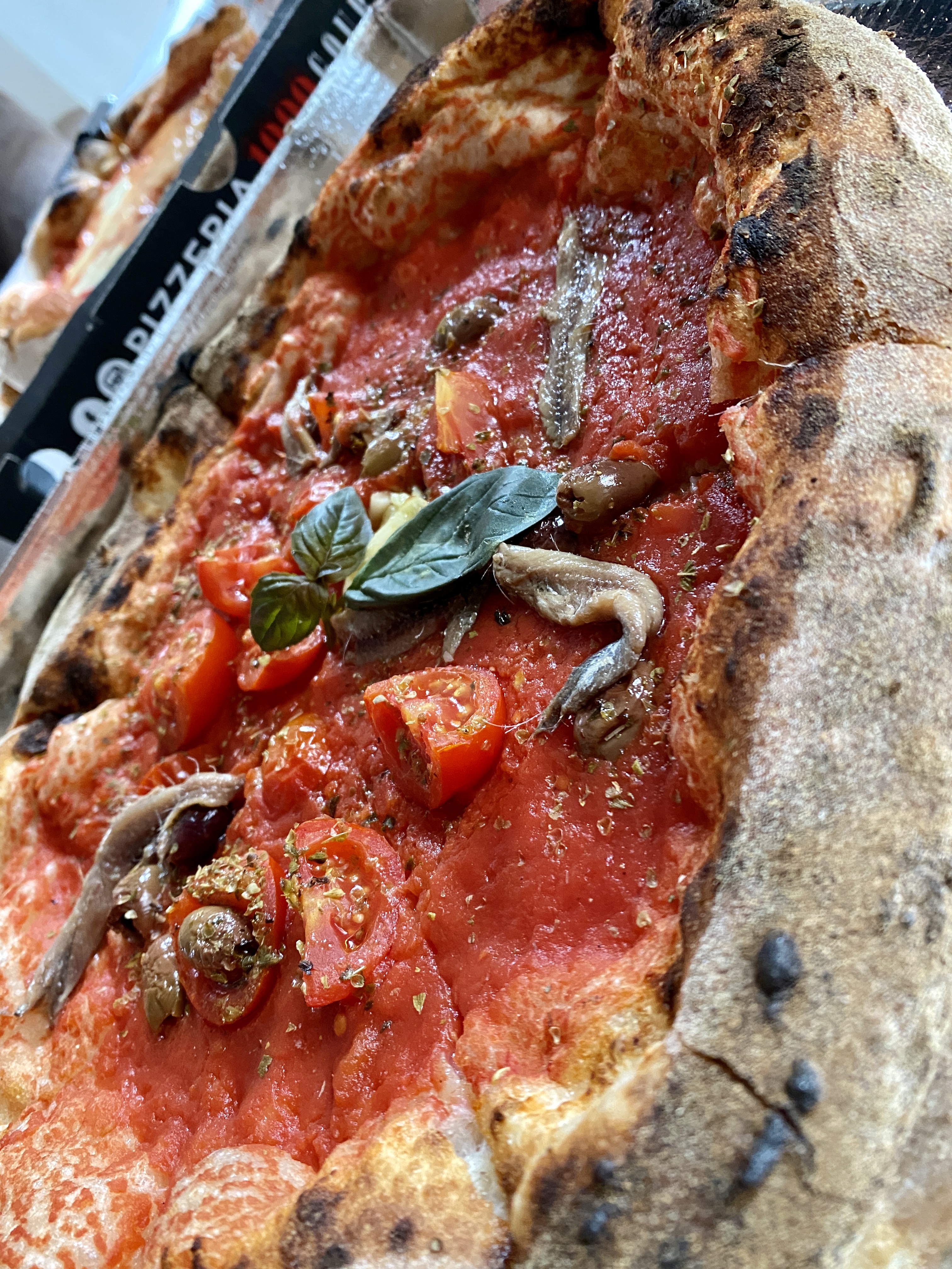 Italien, Venedig: Pizza Napoli von der Pizzeria 1000 Gourmet