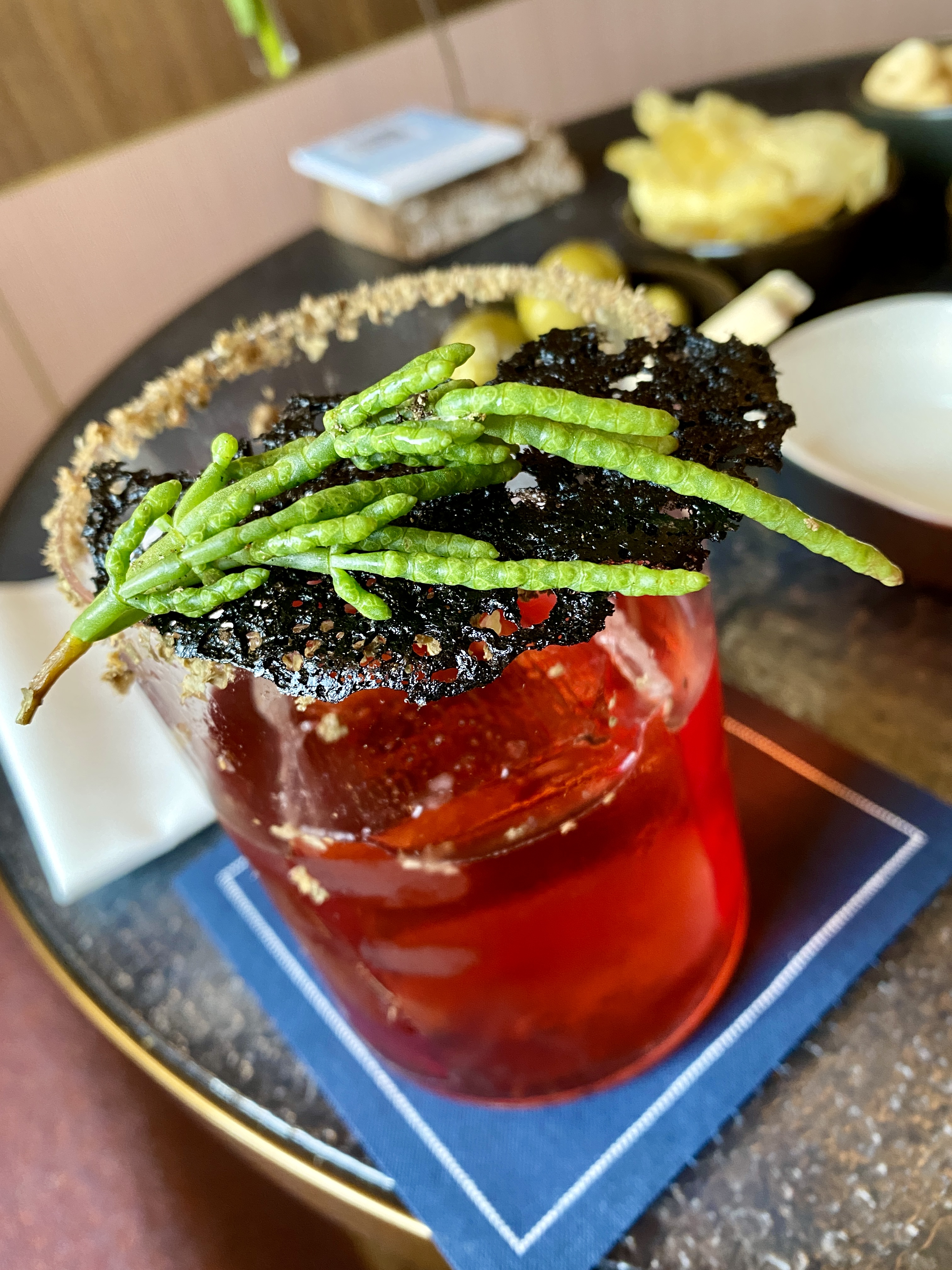 Italien, Venedig: Salnegroni mit Salicornia in der Alchemia Bar des Hotels Ca' di Dio