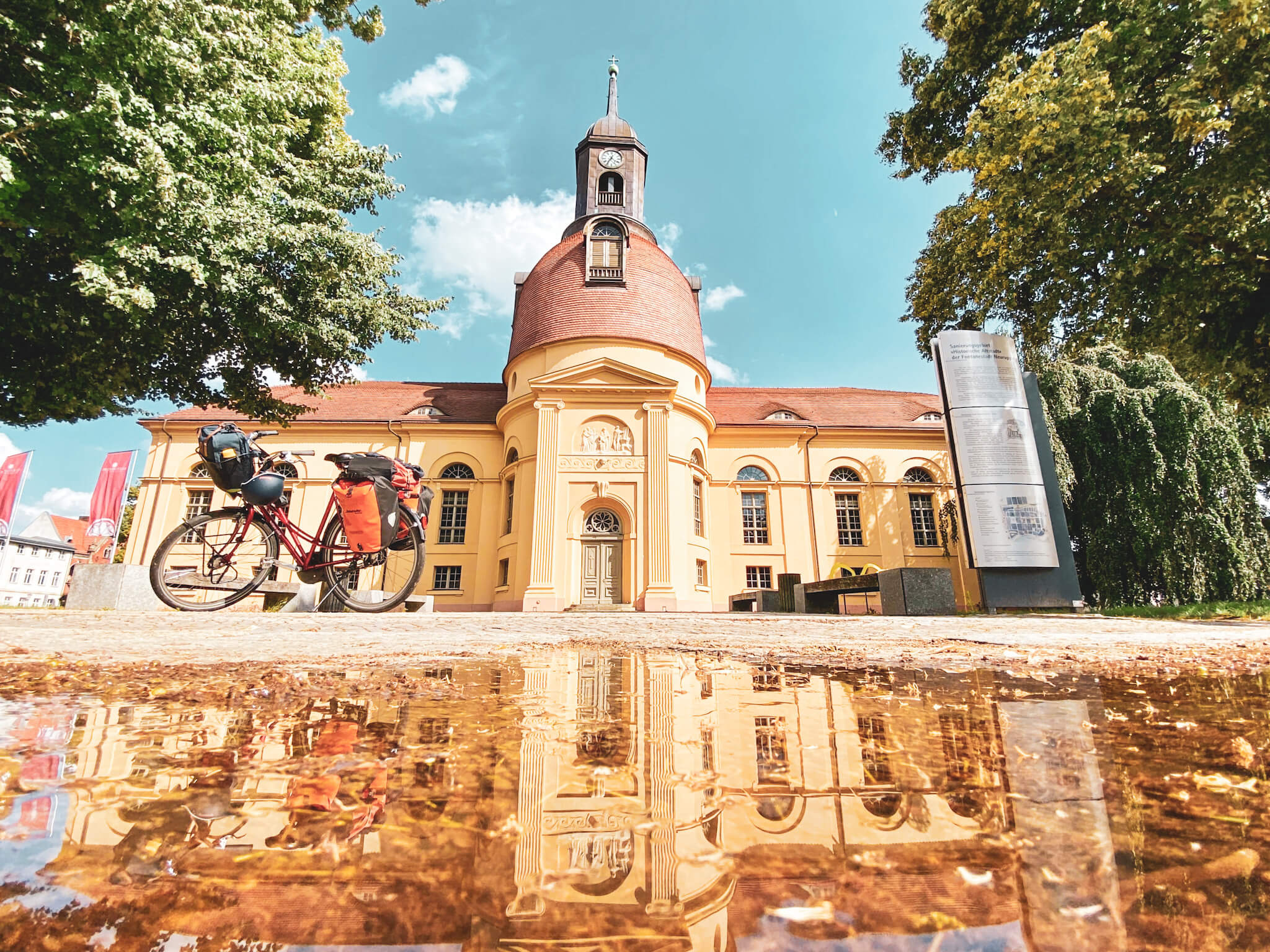 Spiegelung mit Fahrrad in Neuruppin