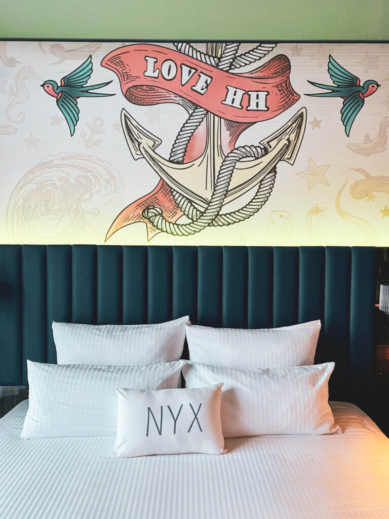 Zimmer im NYX Hotel Hamburg Hammerbrook: das Bett