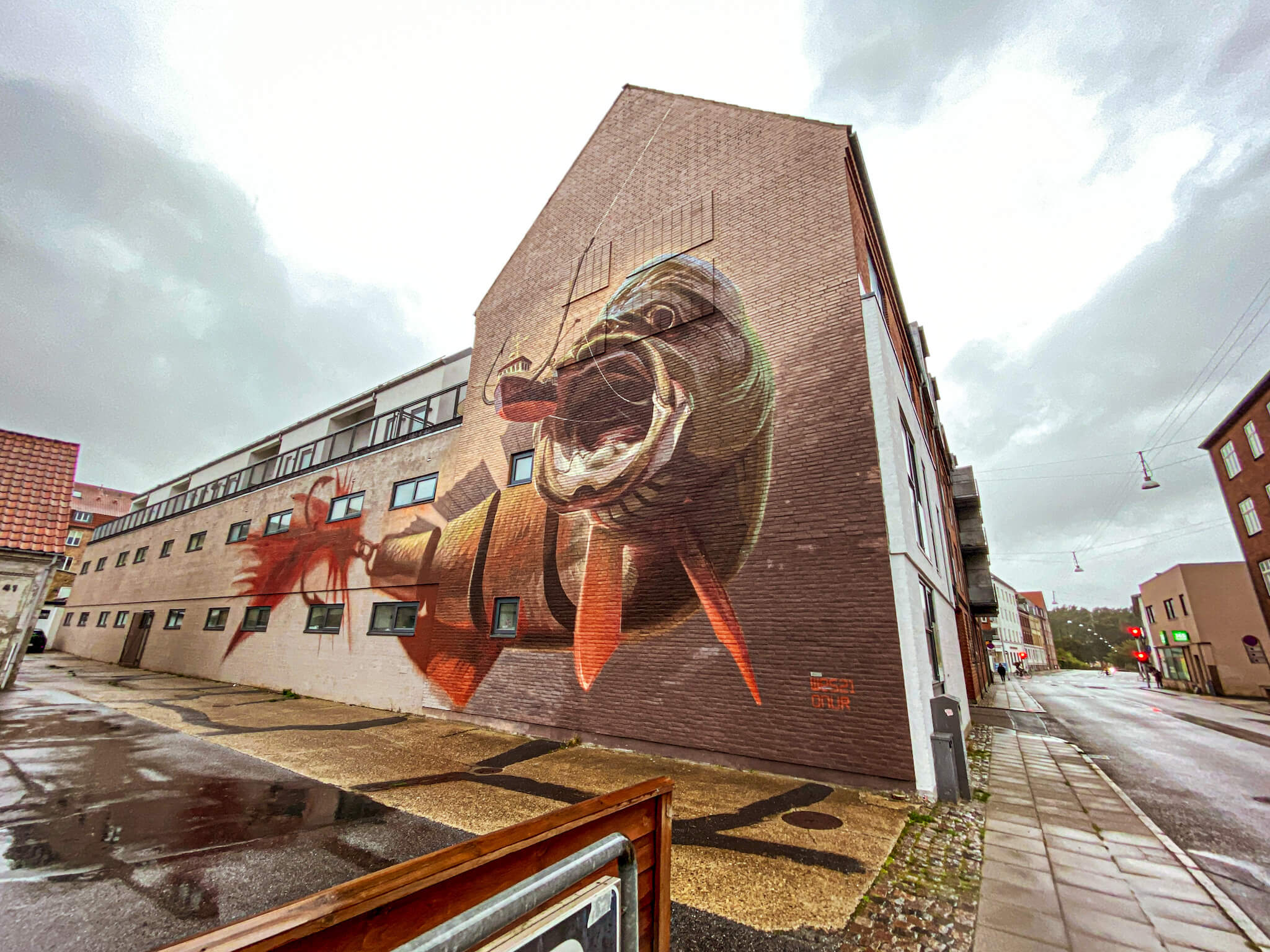 Aalborg Streetart Big Catch Wandbild großer Fisch
