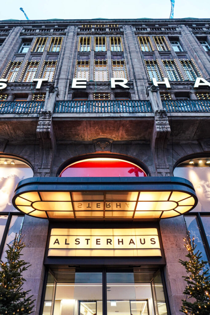 Alsterhaus Hamburg Fassade mit Eingangsschild
