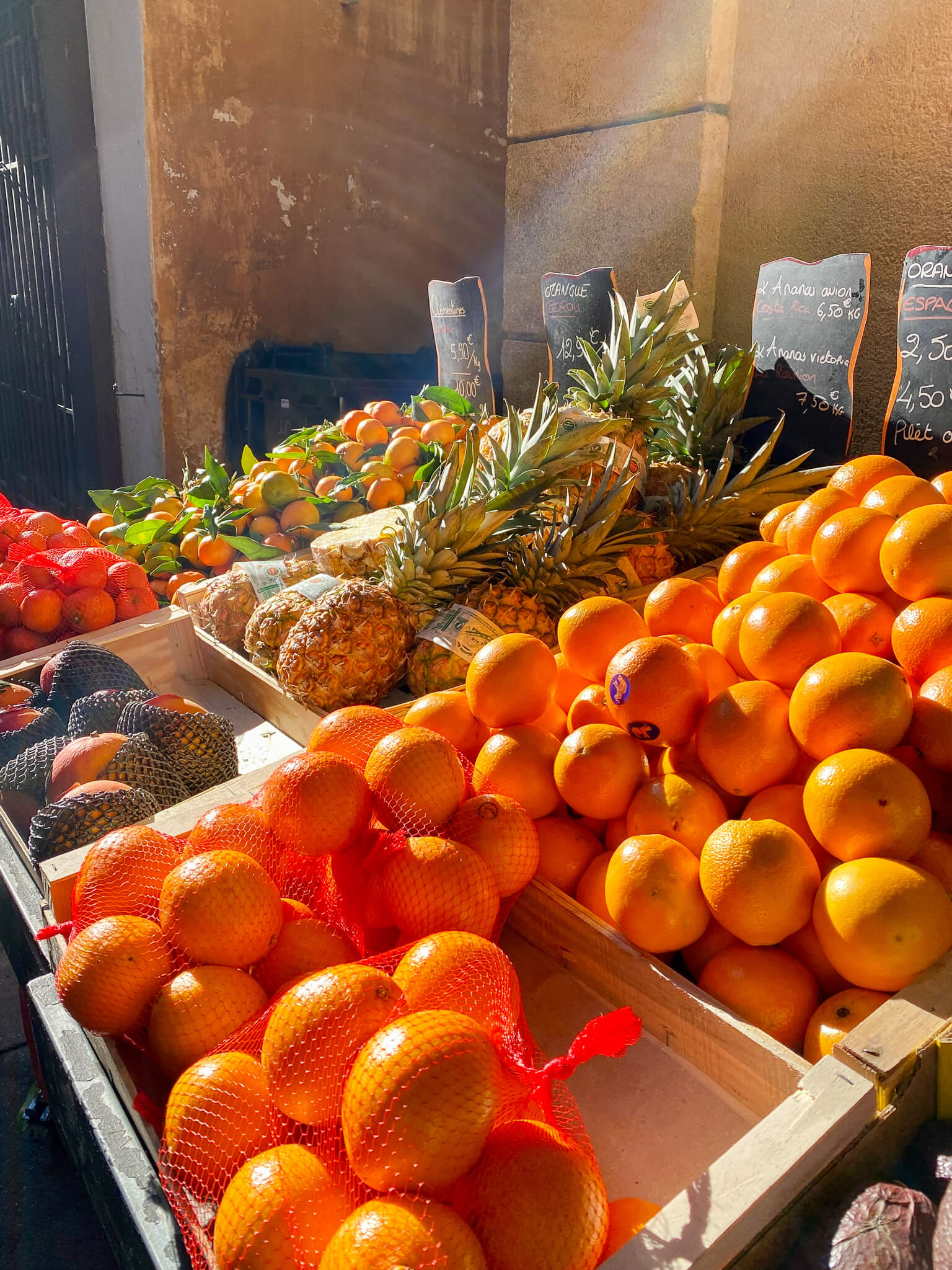 Orangen in der Auslage beim Landausflug Aix-en-Provence