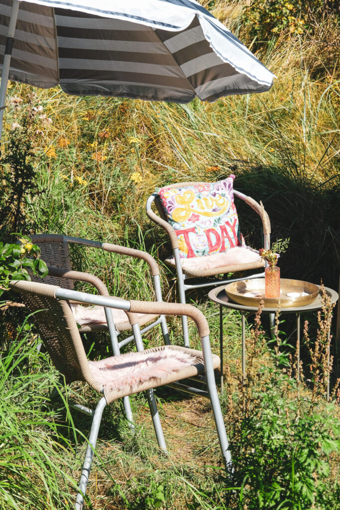 Stühle im Garten von Sylter Suppen