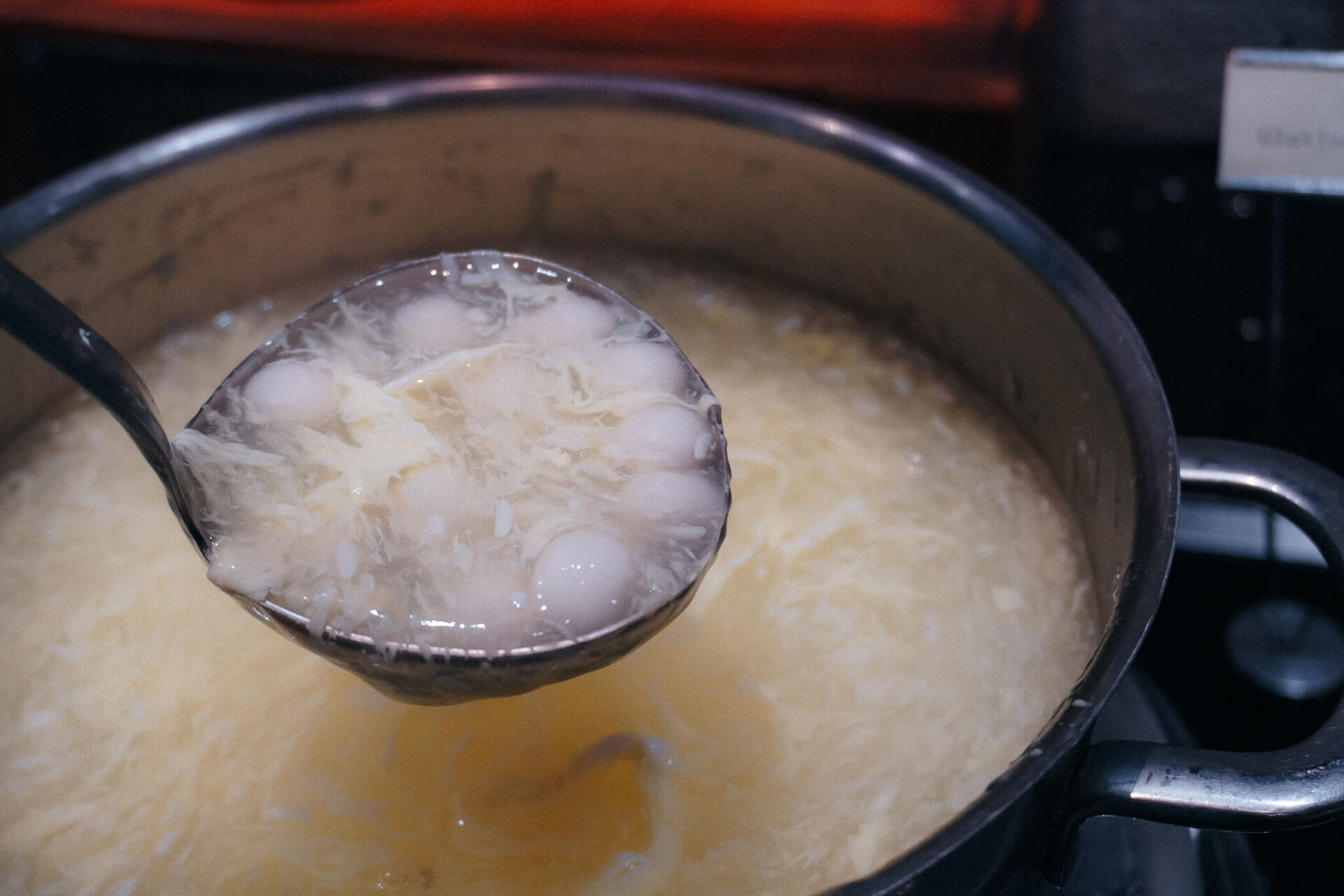 Kelle mit Glutinous Rice Balls Suppe