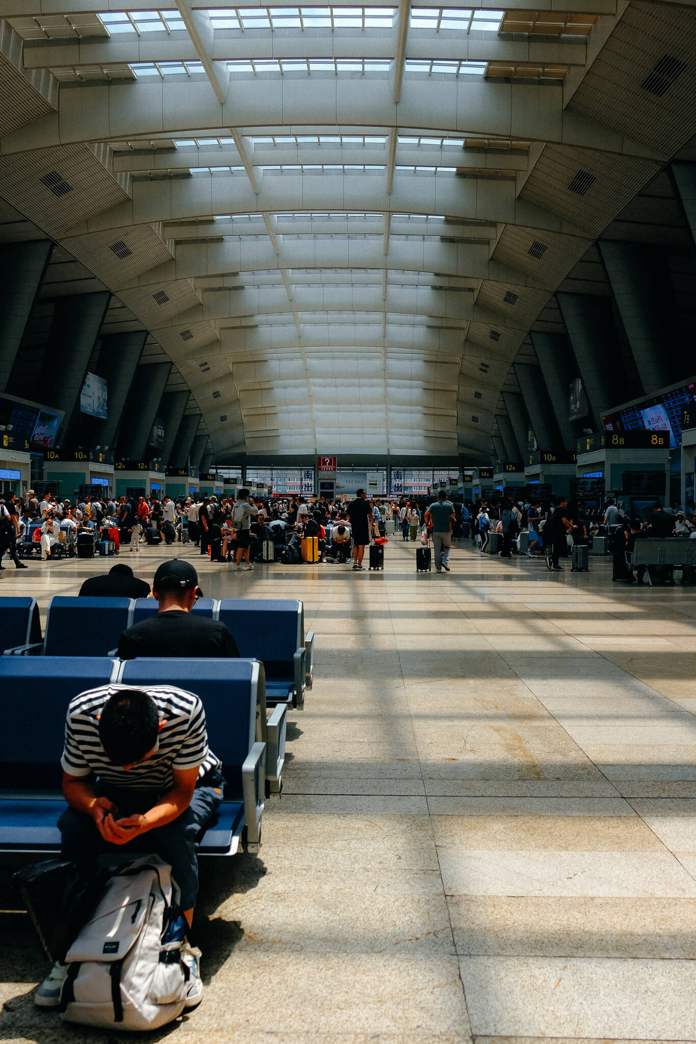 Wartehalle im Bahnhof von Beijing, China