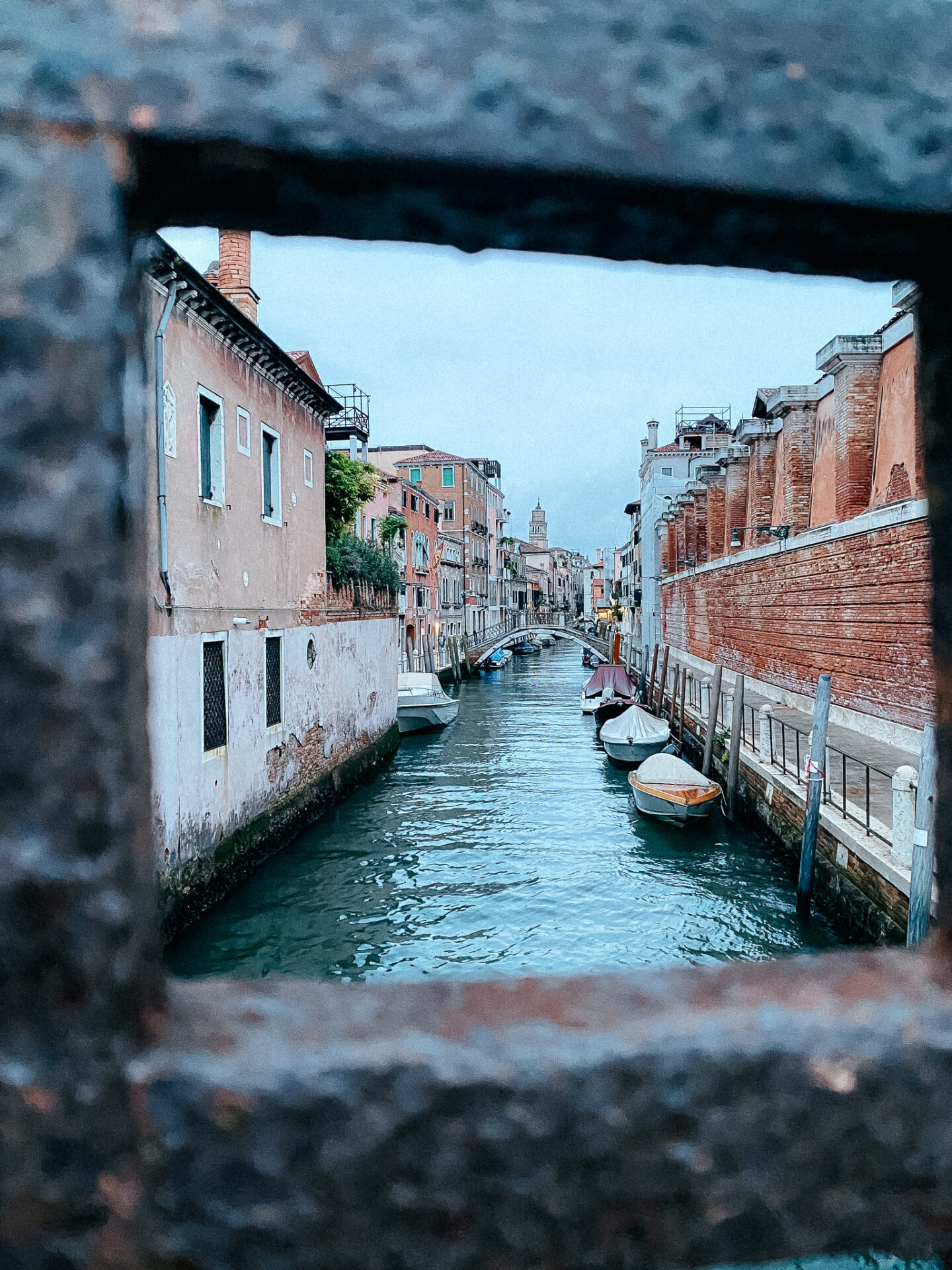 Blick in einen Kanal von der Zattere, Venedig