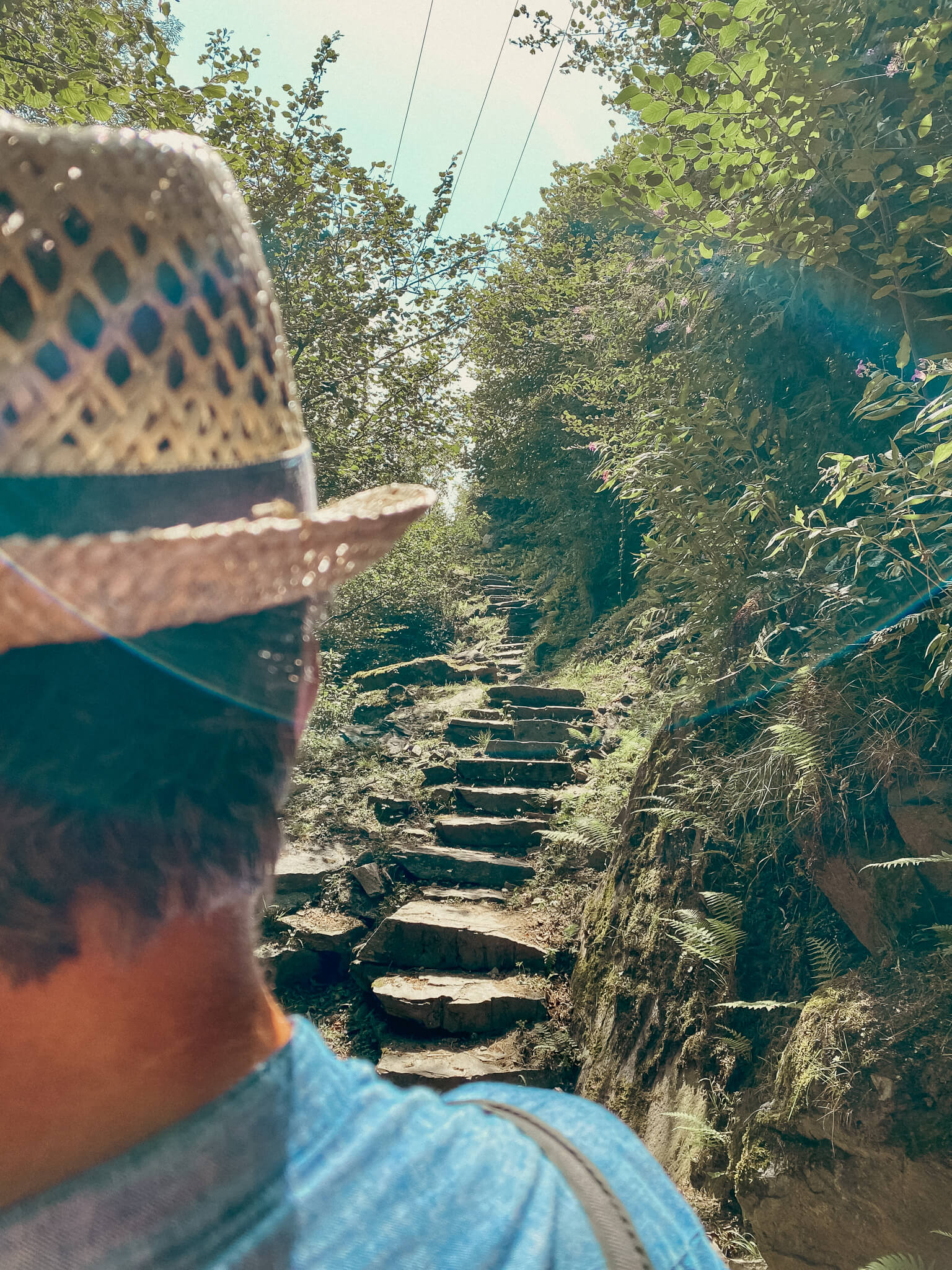 Maggiatal, Steinstufen auf dem Wanderweg