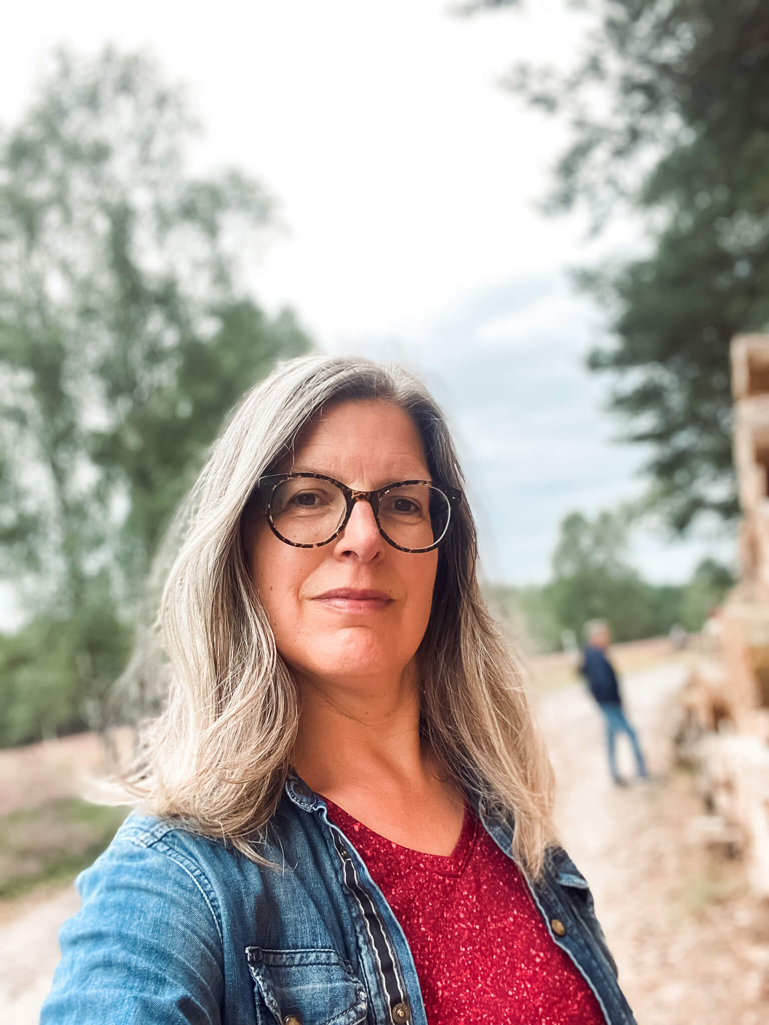 Kirsten Rick auf dem Heidschnuckenweg in der Lüneburger Heide
