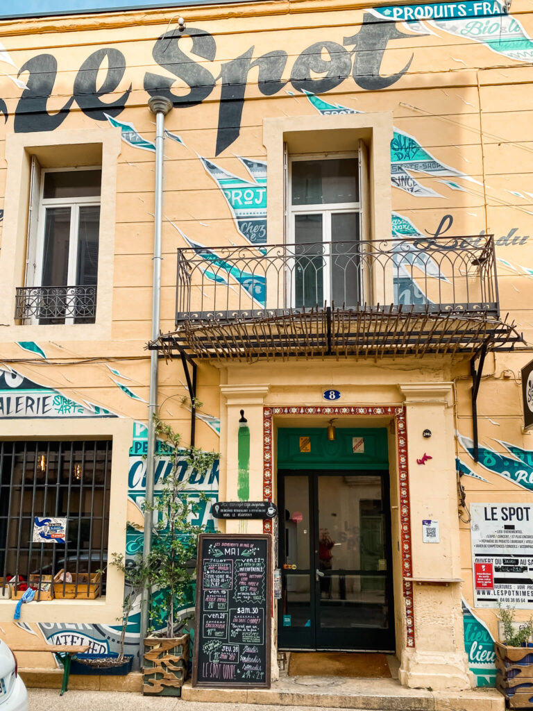 Le Spot Kulturcafé in Nîmes im Viertel Gambetta