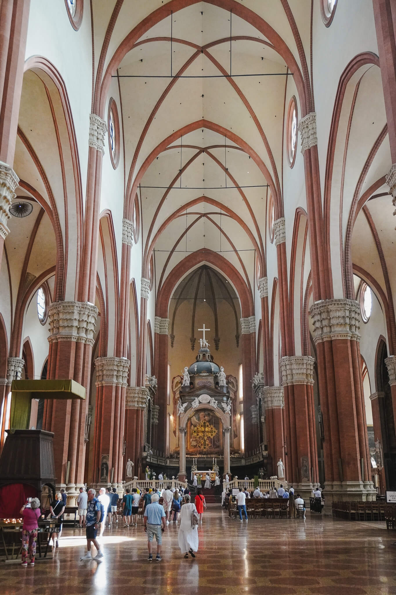 San Petroni Bologna innen