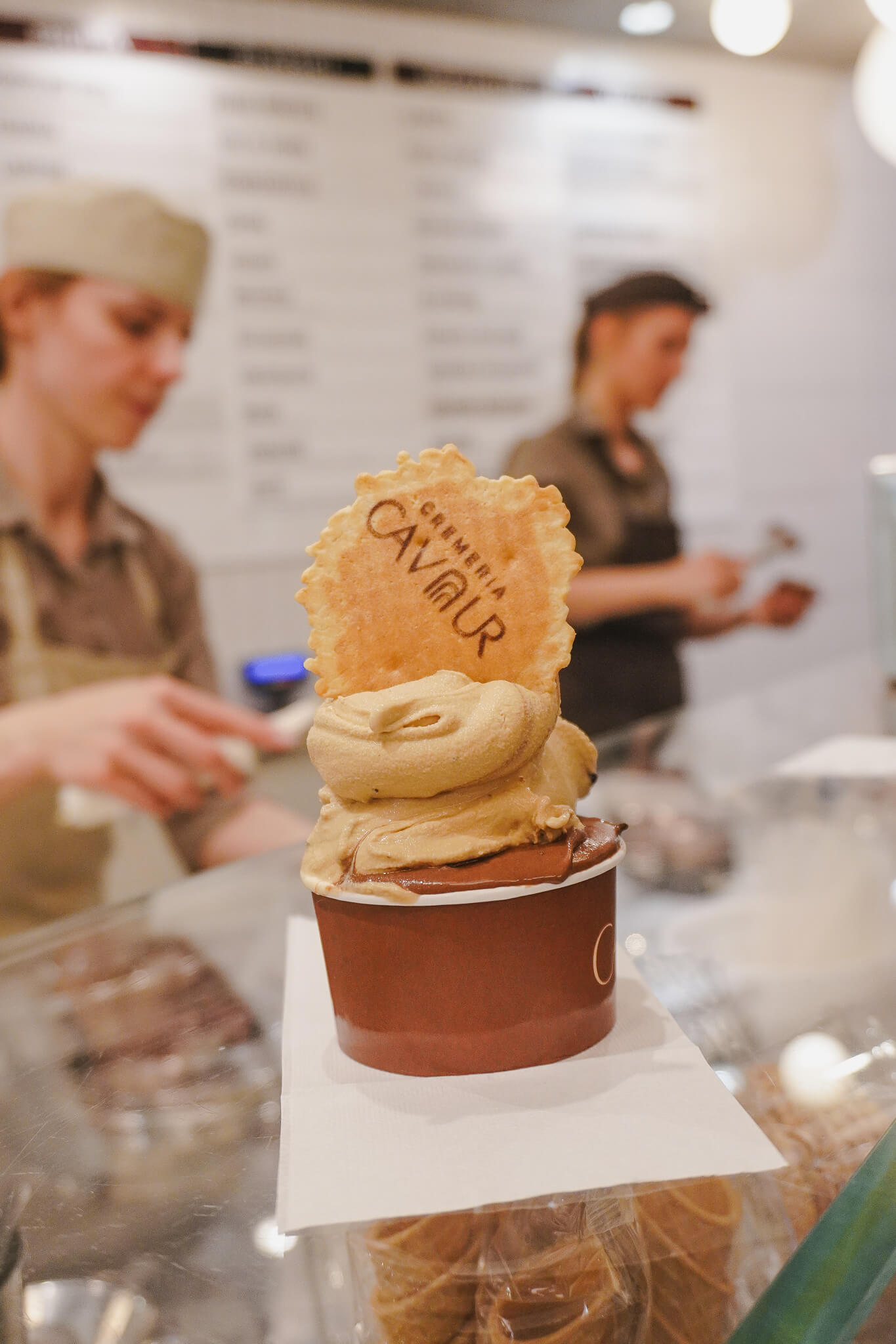 Eisbecher in der Cremeria Cavour in Bologna