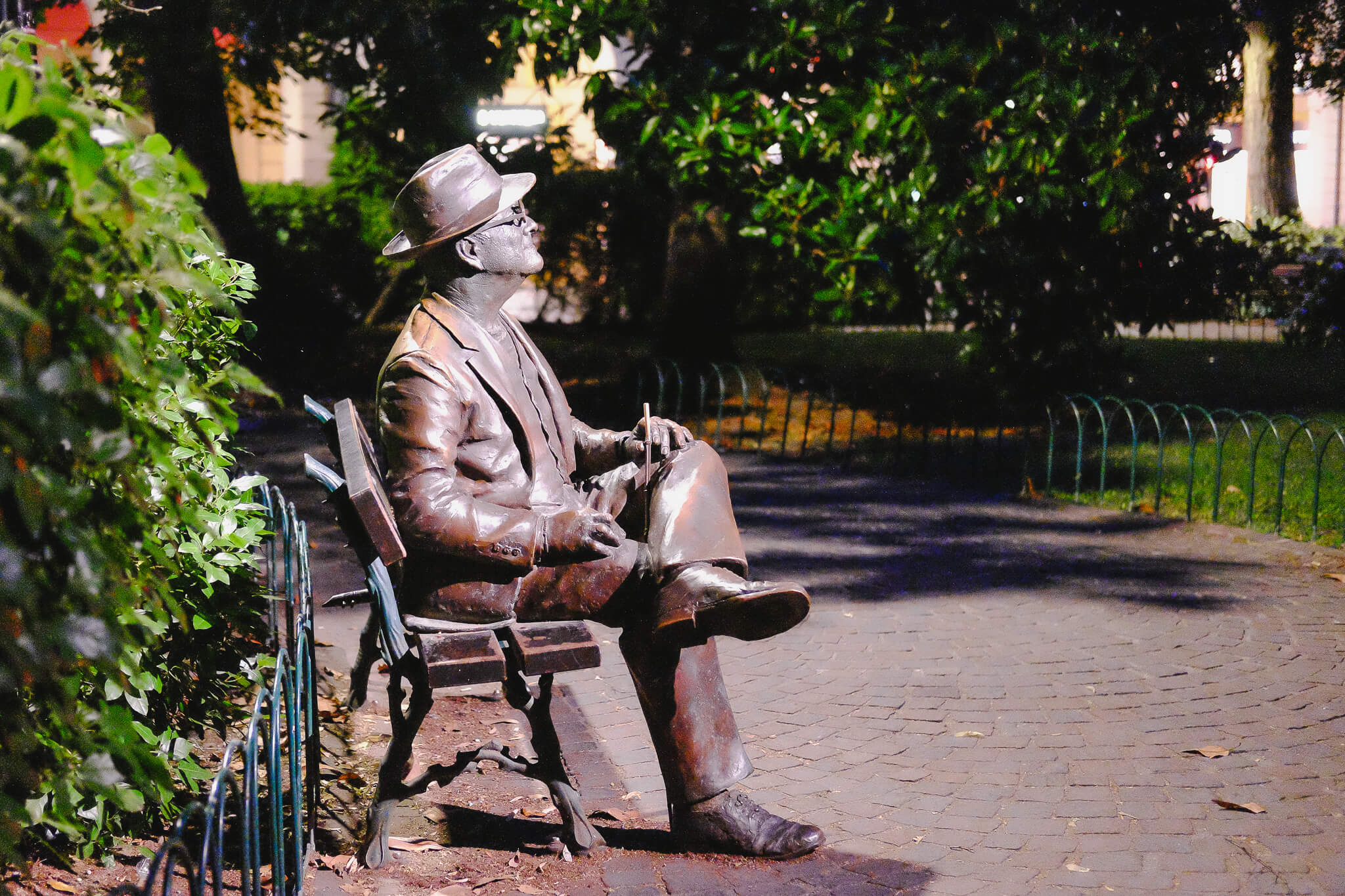 Denkmal Lucio Dalla auf der Bank in Bologna